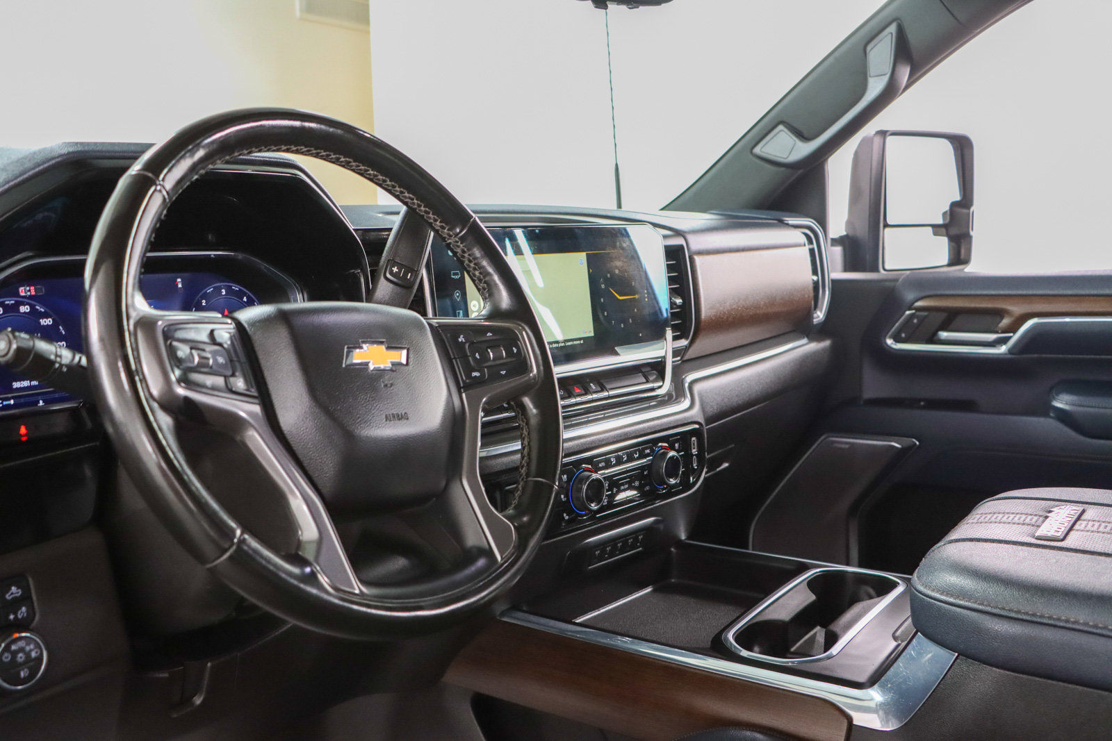 Used 2024 Chevrolet Silverado 3500 High Country w/ High Country Premium Package AWD/4WD image 27