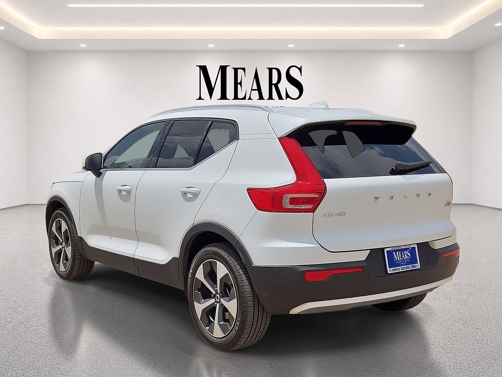 Used 2023 Volvo XC40 B5 Plus w/ Driver Assist Package AWD/4WD image 4