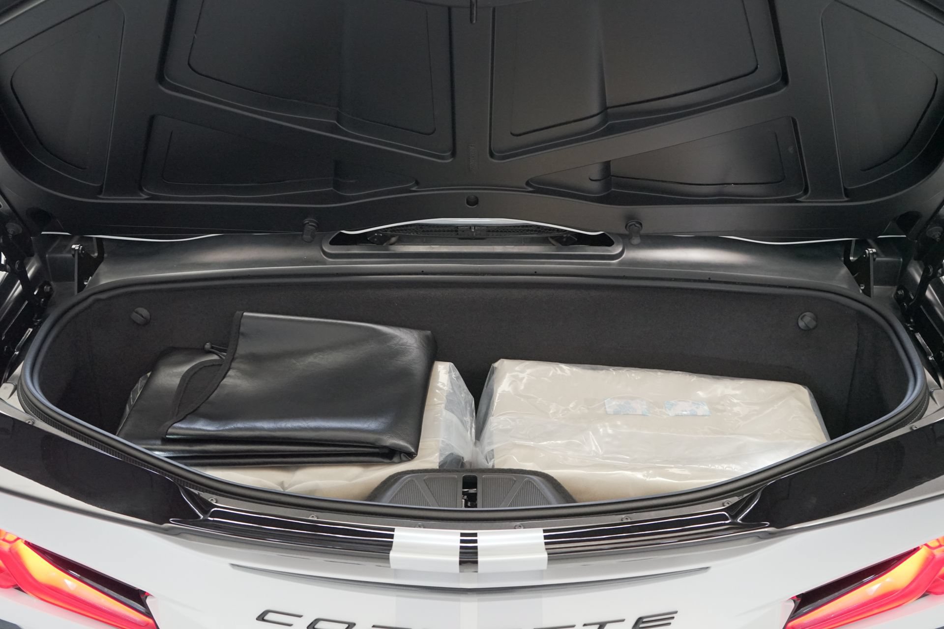 Used 2023 Chevrolet Corvette Stingray Premium Conv w/ Z51 Performance Package RWD image 30