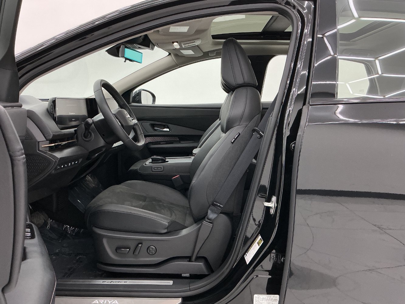 Used 2024 Nissan Ariya AWD image 14