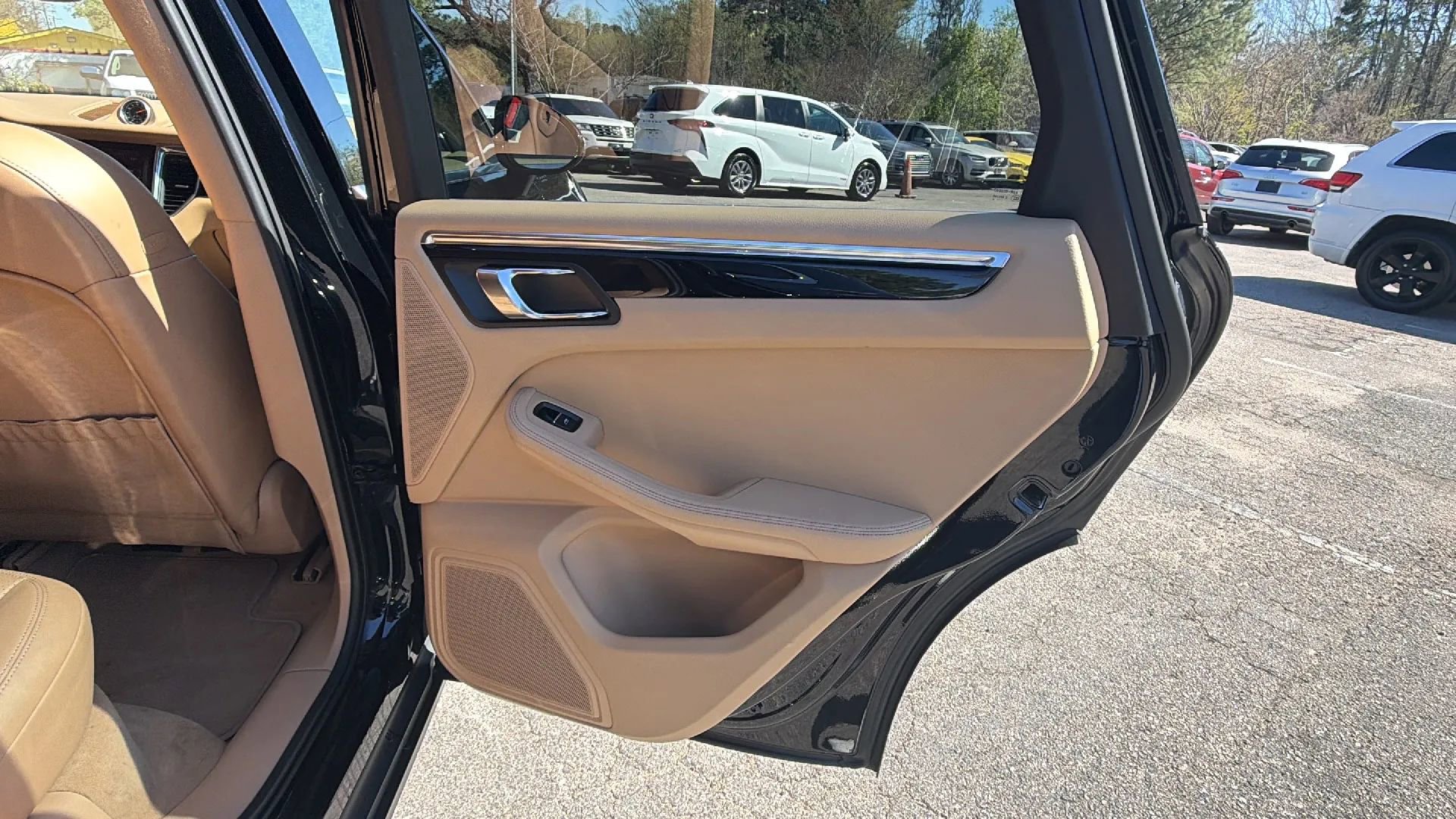 Used 2015 Porsche Macan S AWD/4WD image 16