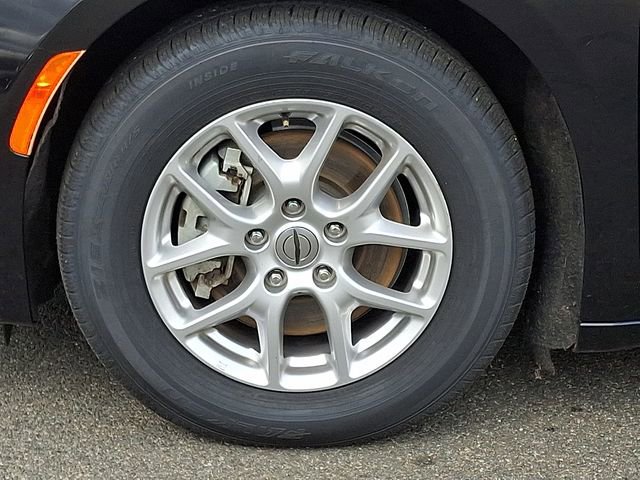 Used 2023 Chrysler Voyager LX image 8