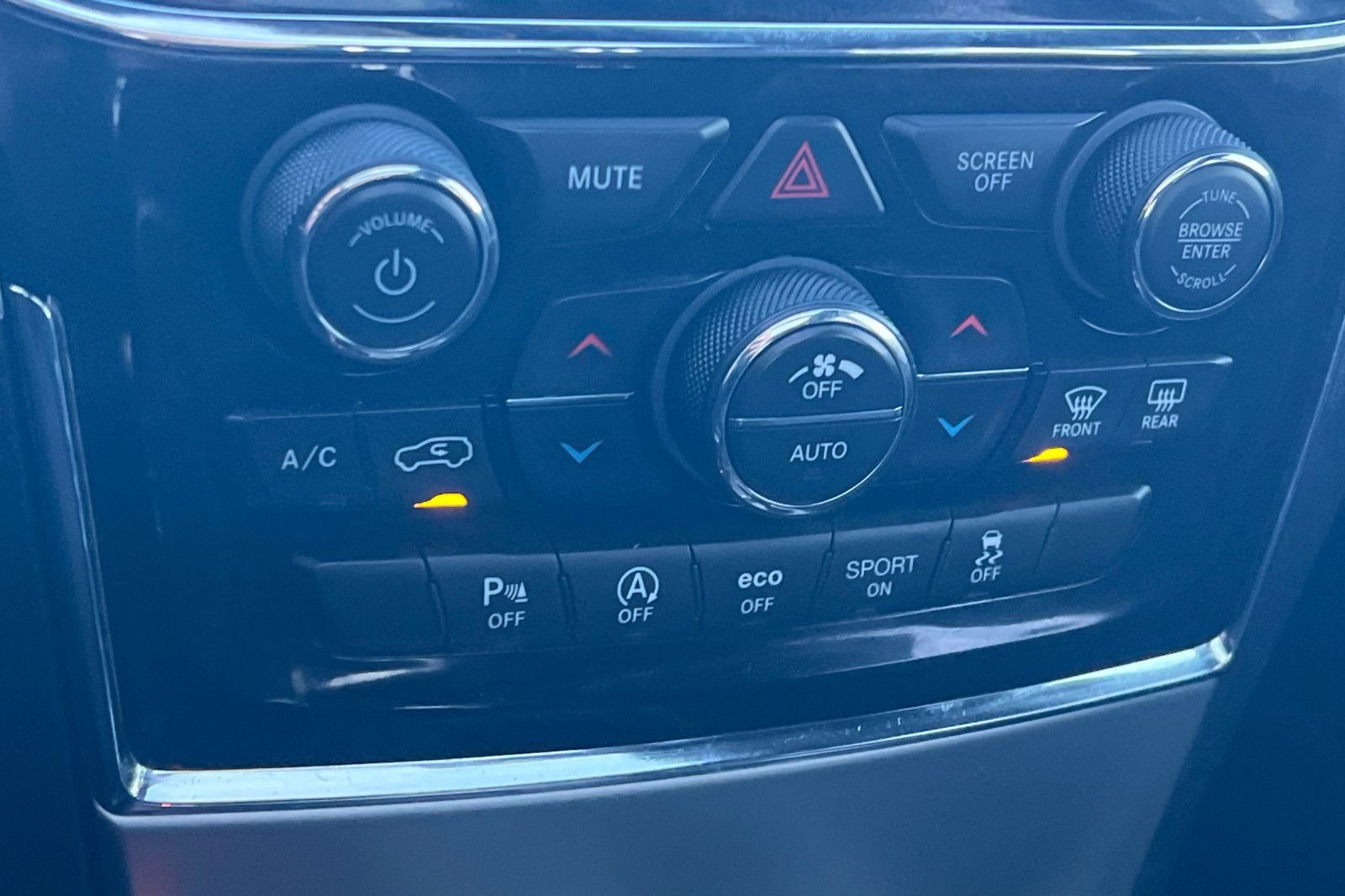 Used 2021 Jeep Grand Cherokee Limited w/ Luxury Group II image 21