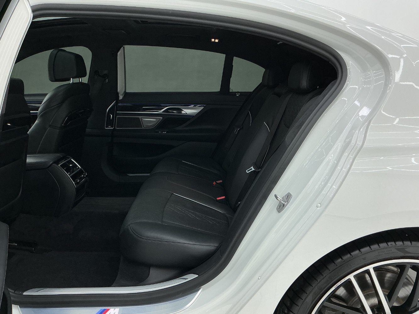 Used 2018 BMW 750i RWD image 20