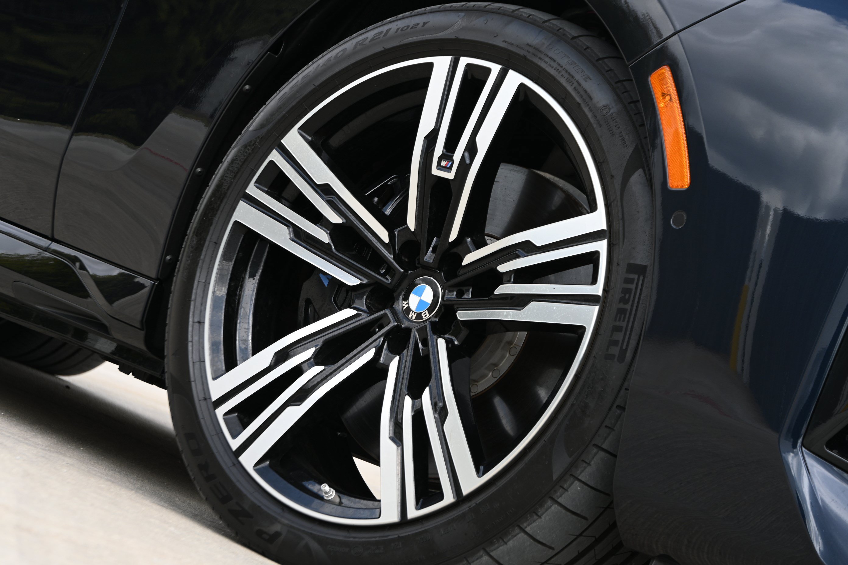 Certified 2024 BMW i7 xDrive60 w/ Executive Package AWD/4WD image 11