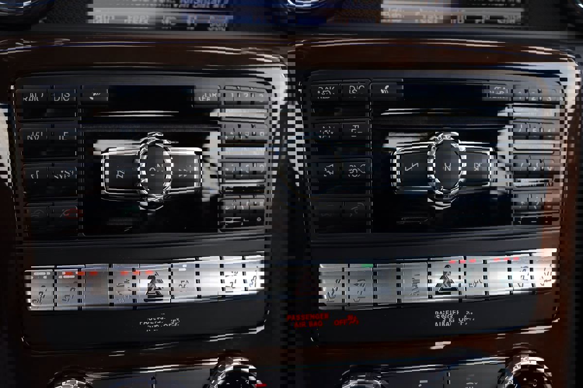 Used 2014 Mercedes-Benz SLK 350 image 24