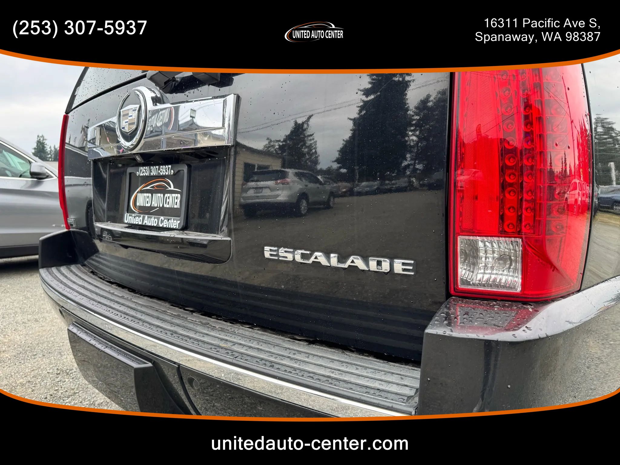 Used 2010 Cadillac Escalade Premium image 19