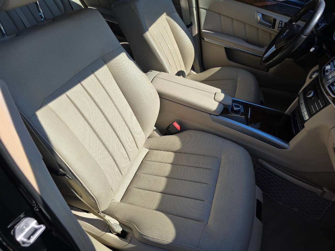 Used 2016 Mercedes-Benz E 250 4MATIC Sedan image 28