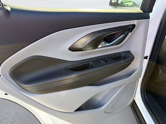 Used 2024 GMC Terrain SLT image 13