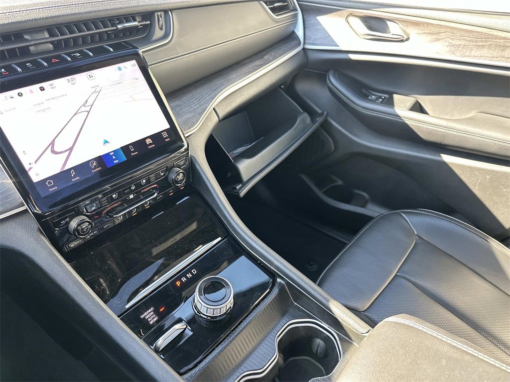 Used 2024 Jeep Grand Cherokee L Limited w/ Luxury Tech Group II image 25