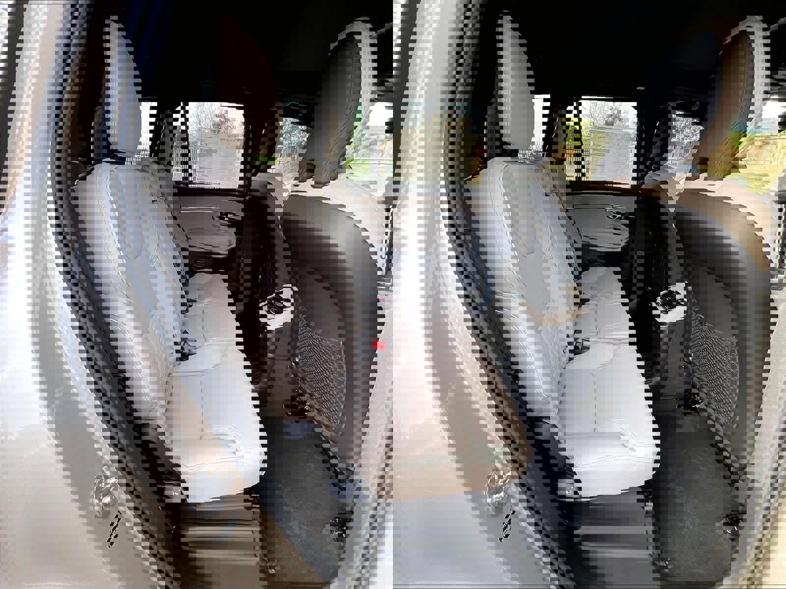 New 2026 Volvo XC90 T8 Plus w/ Protection Package Premier image 27