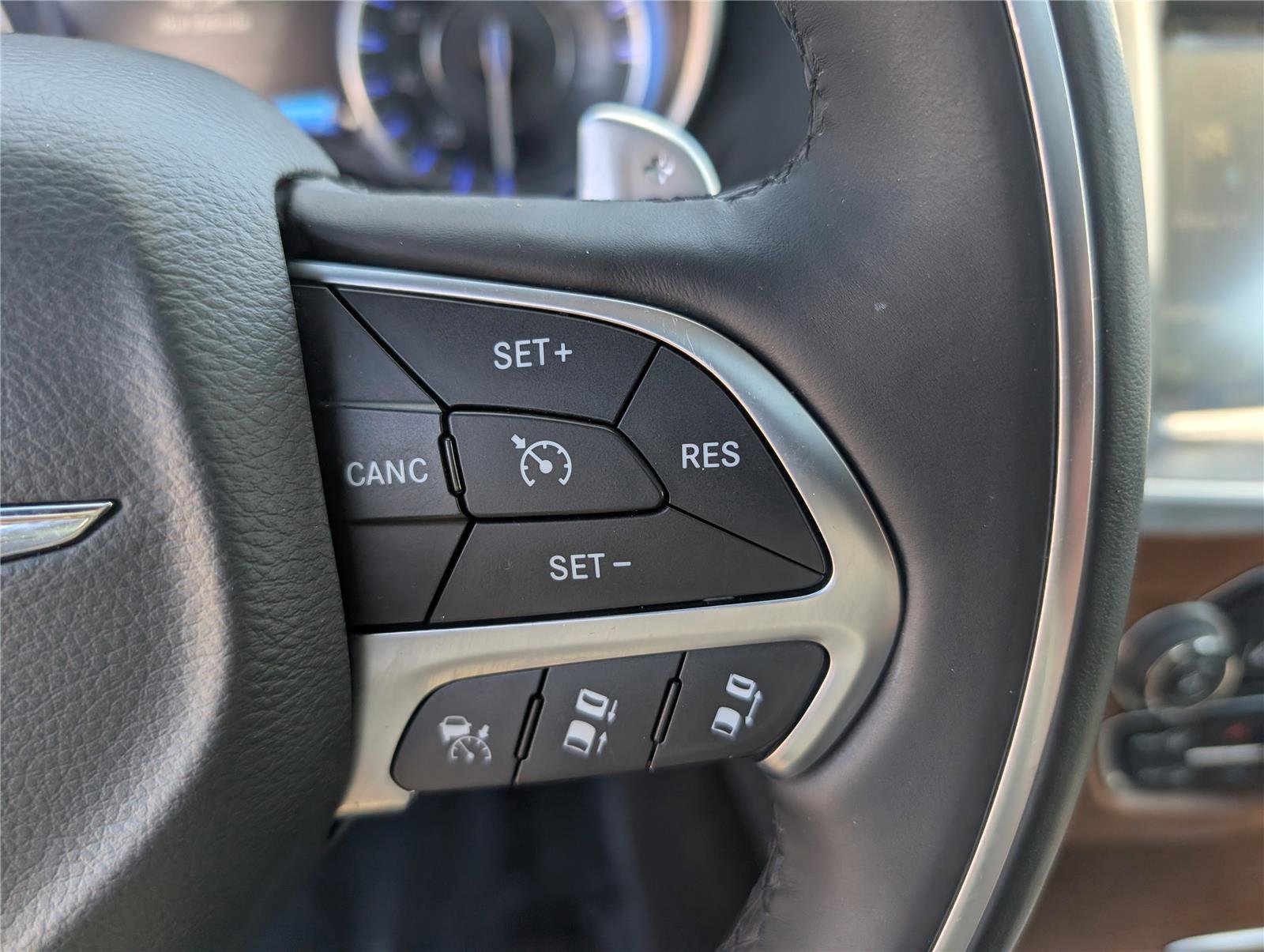 Used 2016 Chrysler 300 C Platinum w/ Safetytec Plus Group AWD/4WD image 27