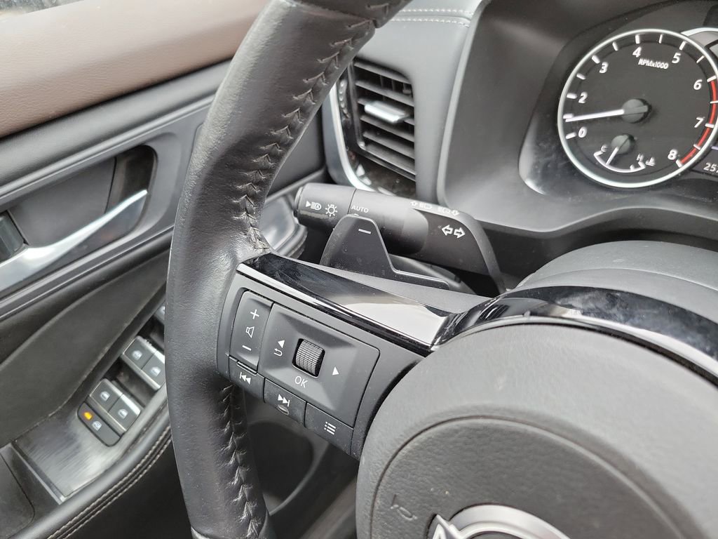 Used 2023 Nissan Rogue SL w/ SL Premium Package image 23