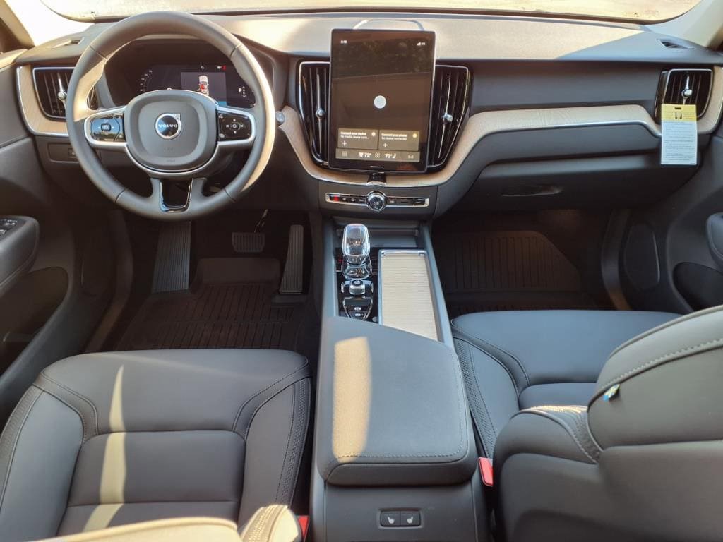 New 2026 Volvo XC60 B5 Plus w/ Protection Package Premier AWD/4WD image 8