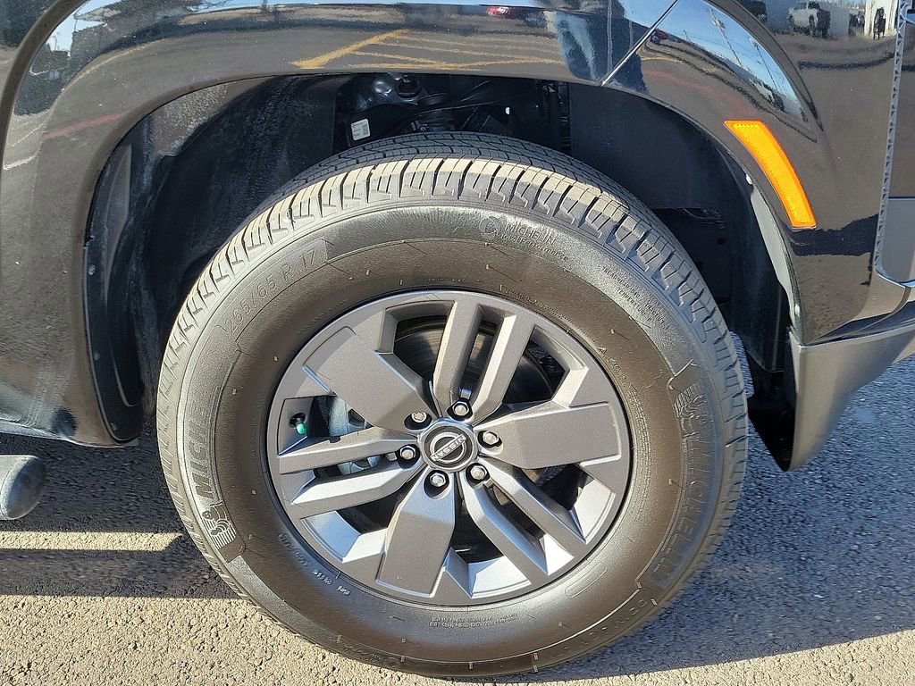 Used 2025 Nissan Frontier SV image 5