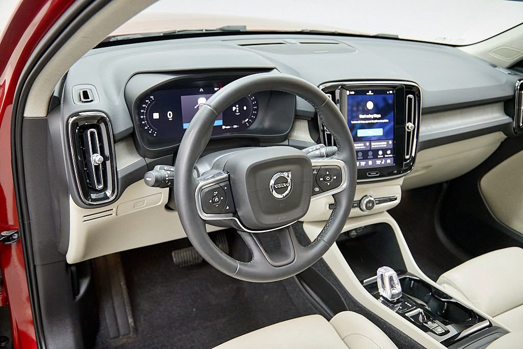 Certified 2023 Volvo XC40 B5 Plus w/ Driver Assist Package image 13