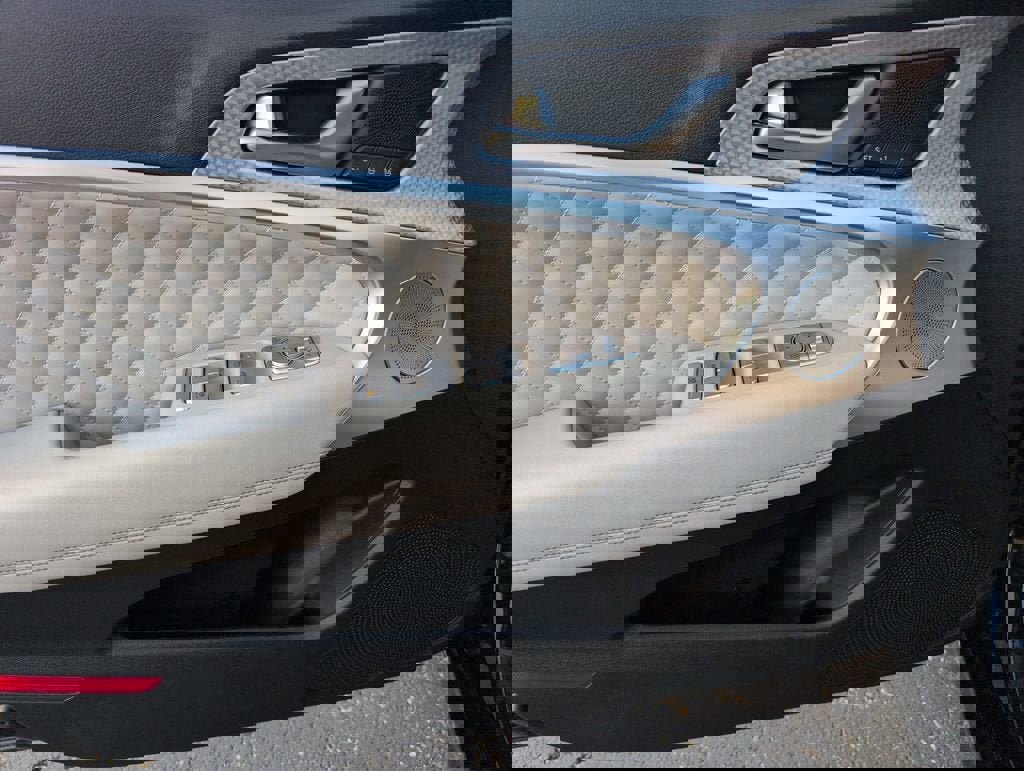 Used 2022 Genesis G70 3.3T image 15