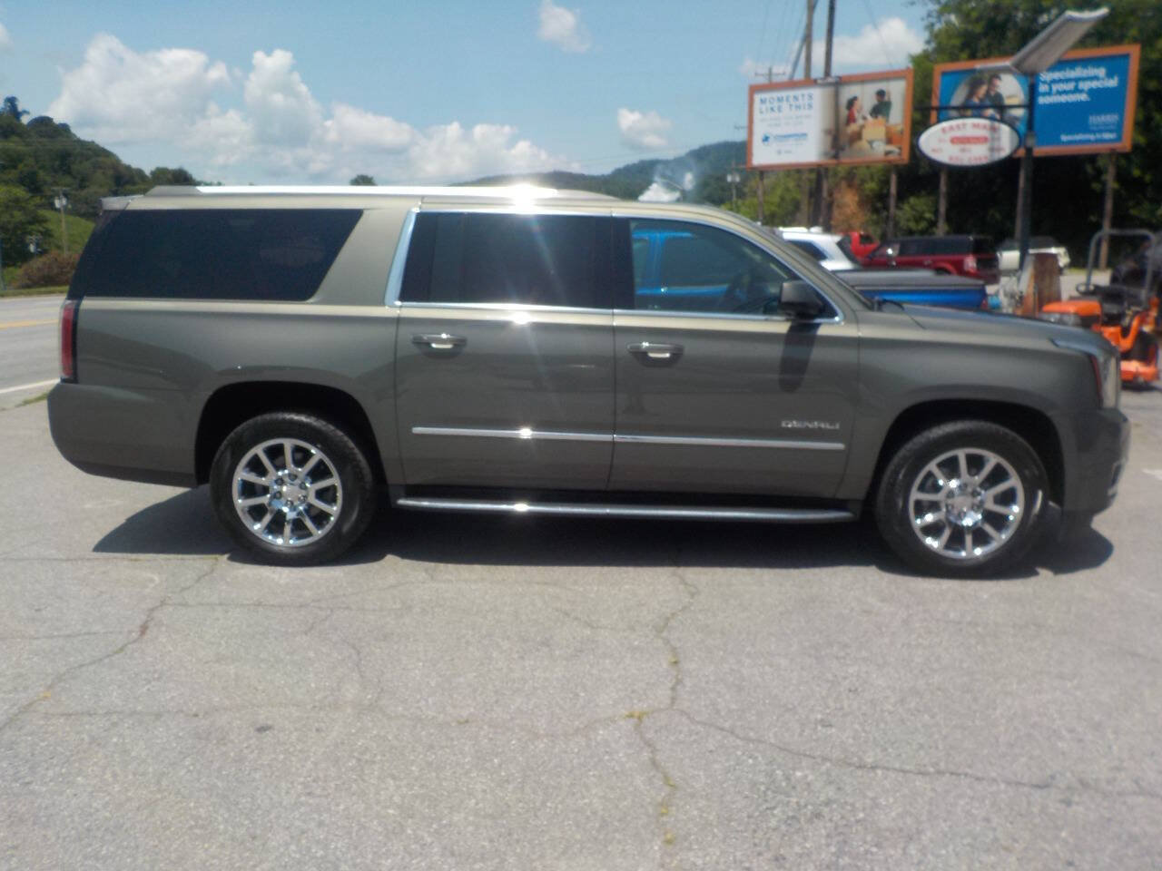 Used 2018 GMC Yukon XL Denali w/ Open Road Package AWD/4WD image 4