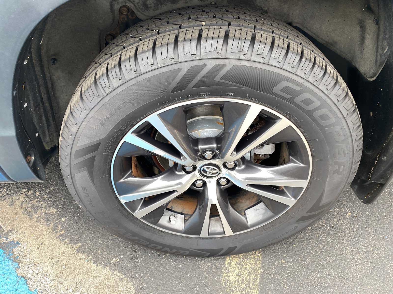 Used 2018 Toyota Highlander LE FWD image 36