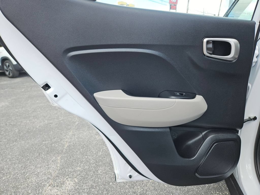Used 2025 Hyundai Venue SEL FWD image 18