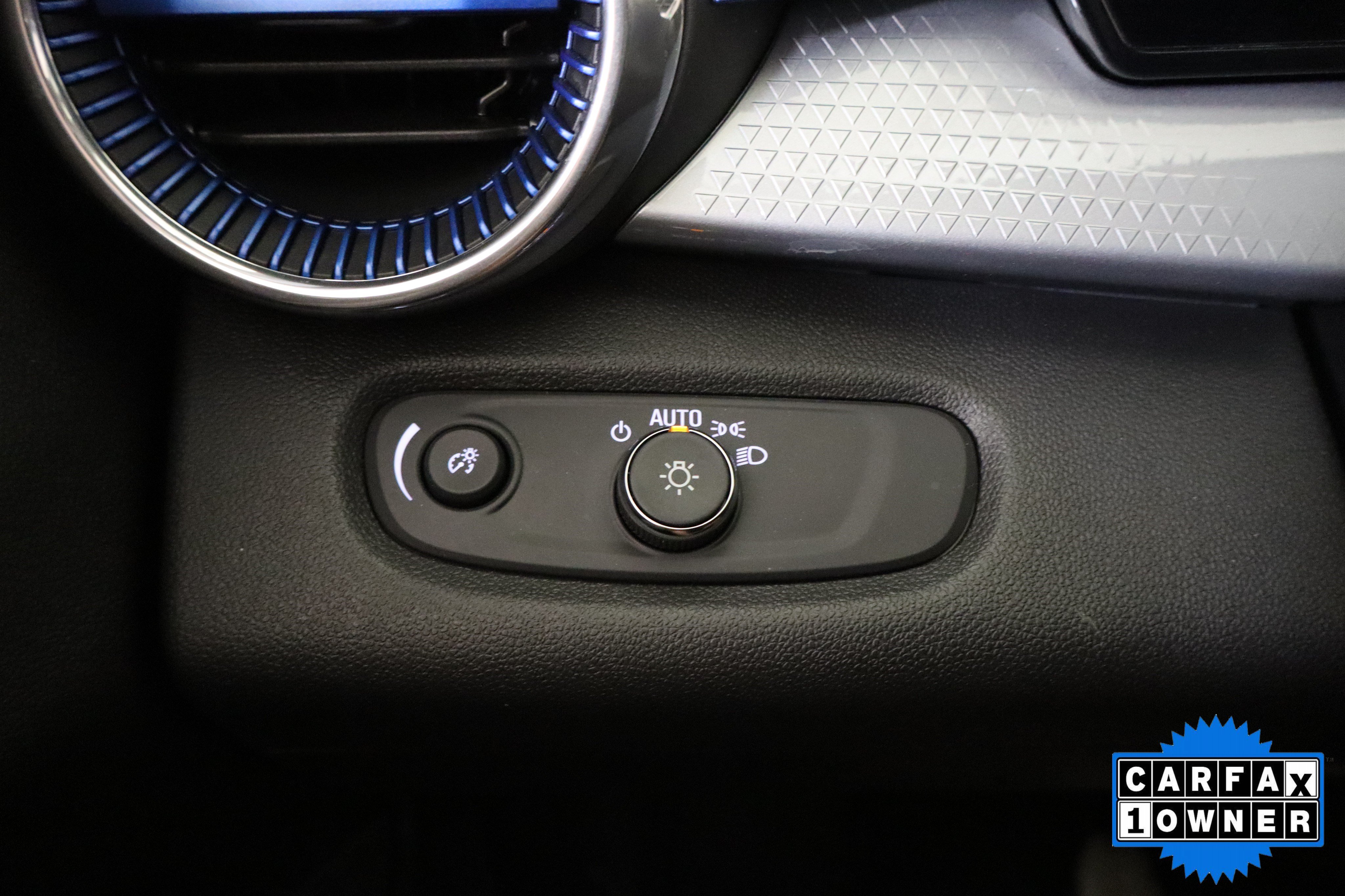 Used 2026 Chevrolet Trax LT FWD image 34