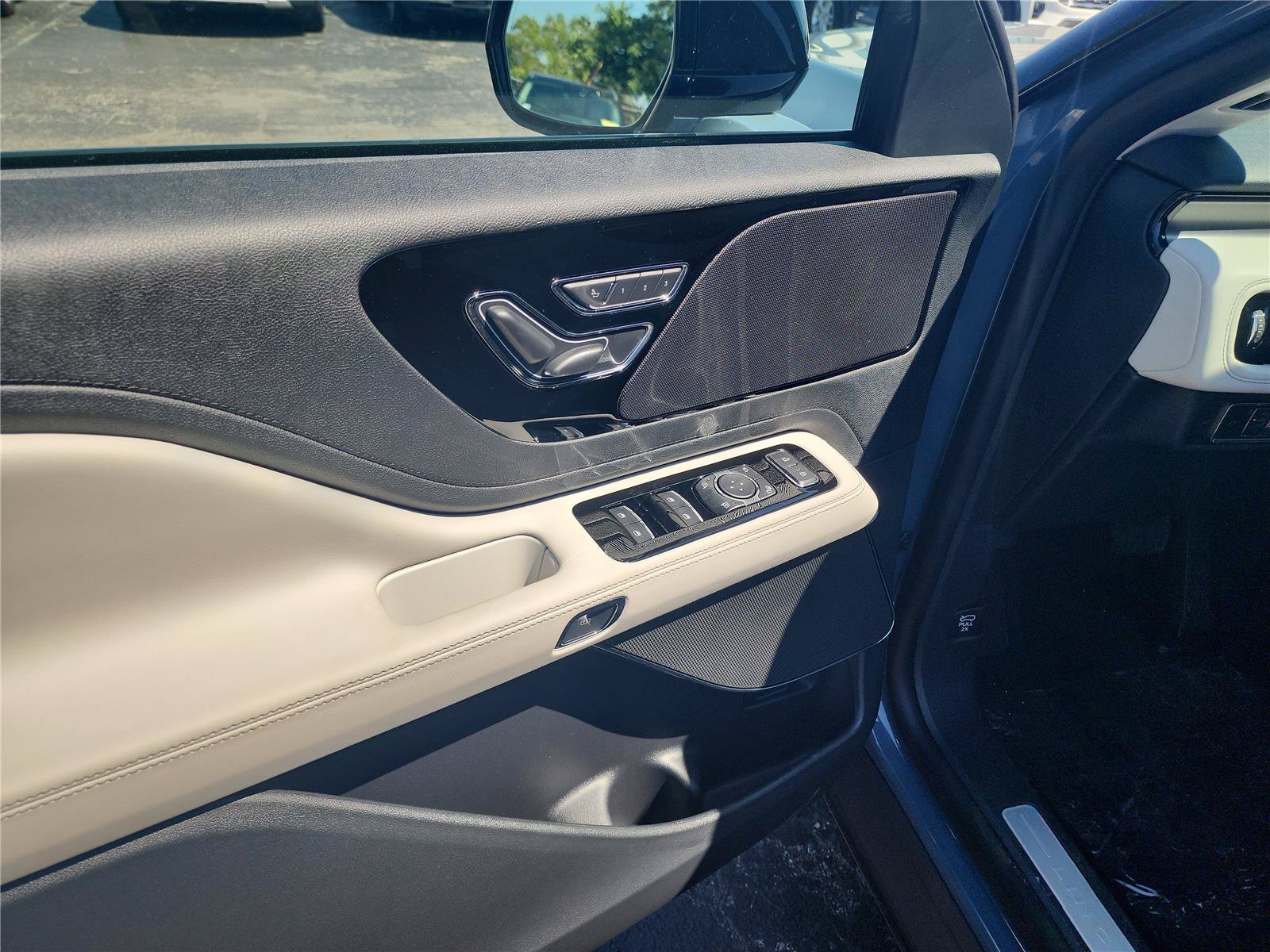 New 2026 Lincoln Aviator 2WD image 12