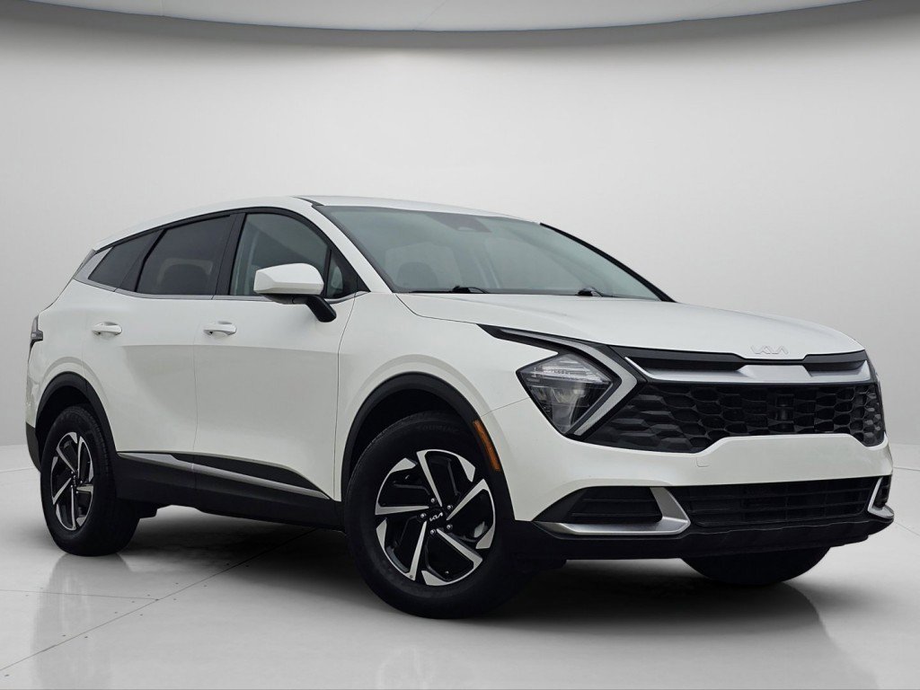 Used 2023 Kia Sportage LX image 2