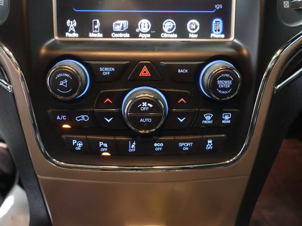 Used 2017 Jeep Grand Cherokee Overland w/ Jeep Active Safety Group AWD/4WD image 36