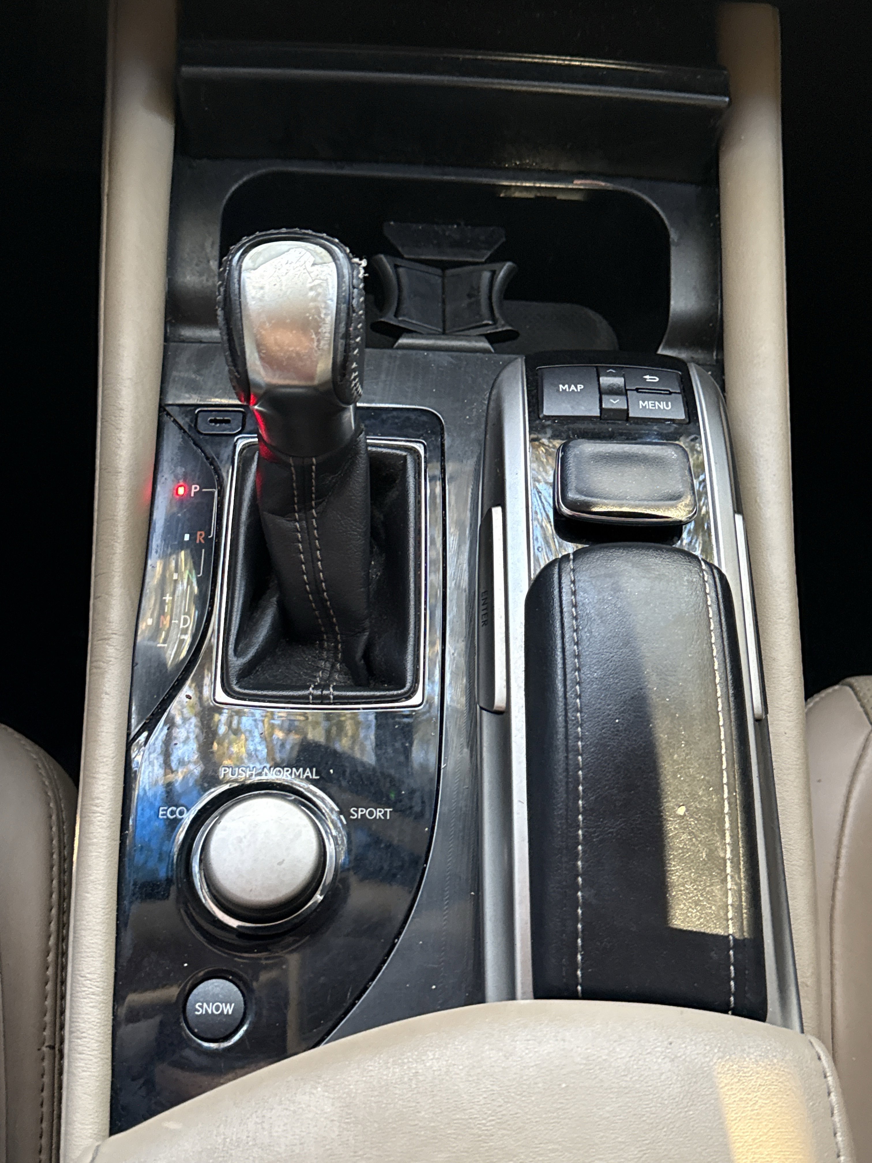 Used 2016 Lexus GS 200t image 21