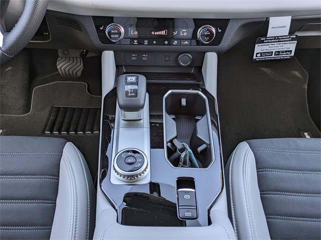 New 2025 Mitsubishi Outlander SE image 20