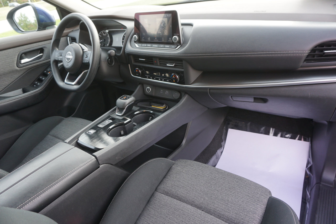 Used 2023 Nissan Rogue SV image 22