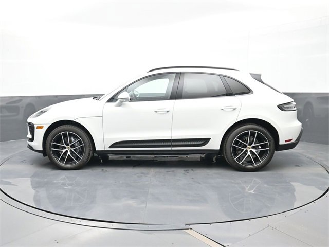 Used 2025 Porsche Macan image 2