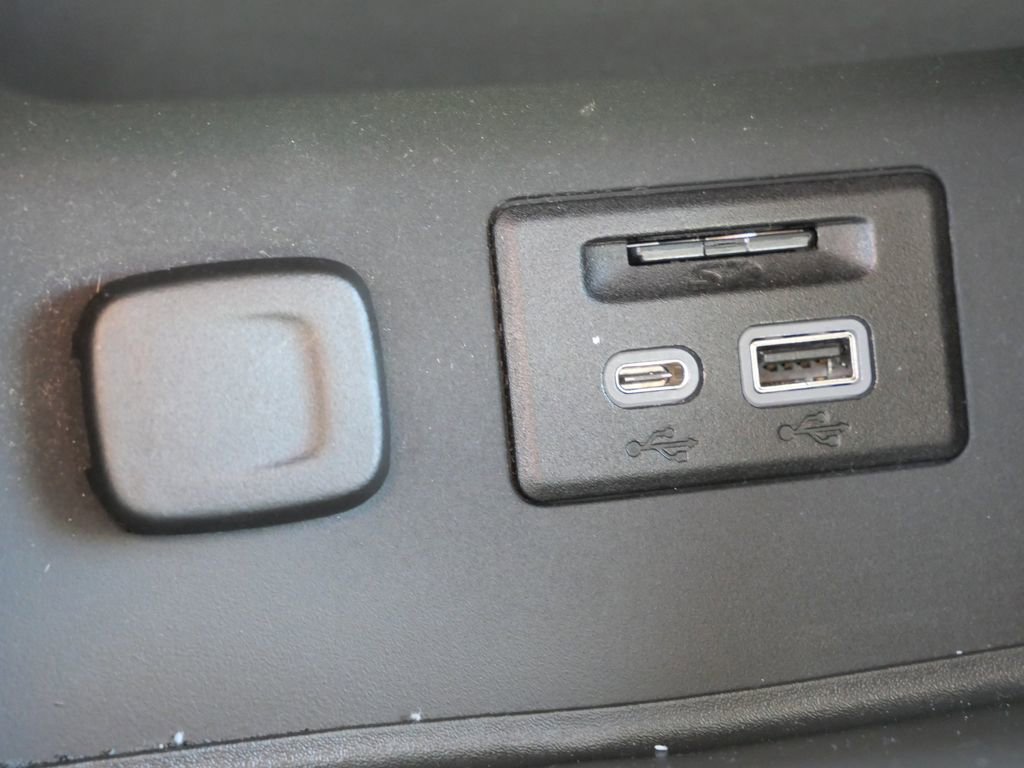 Used 2023 GMC Acadia SLT image 45