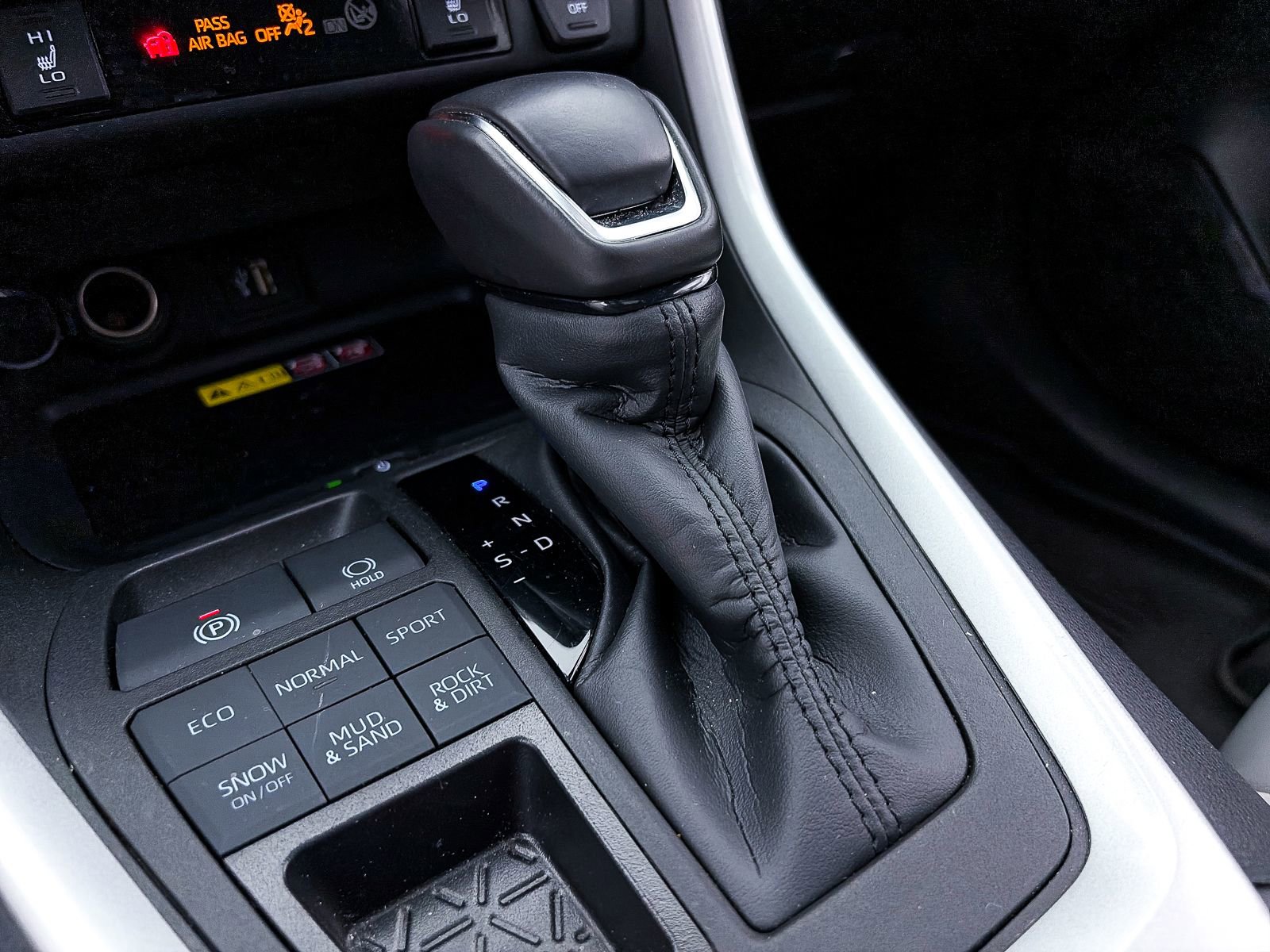 Used 2023 Toyota RAV4 XLE Premium image 28