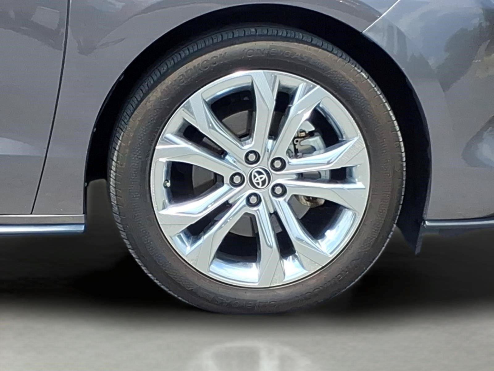 Used 2022 Toyota Sienna Platinum FWD image 8