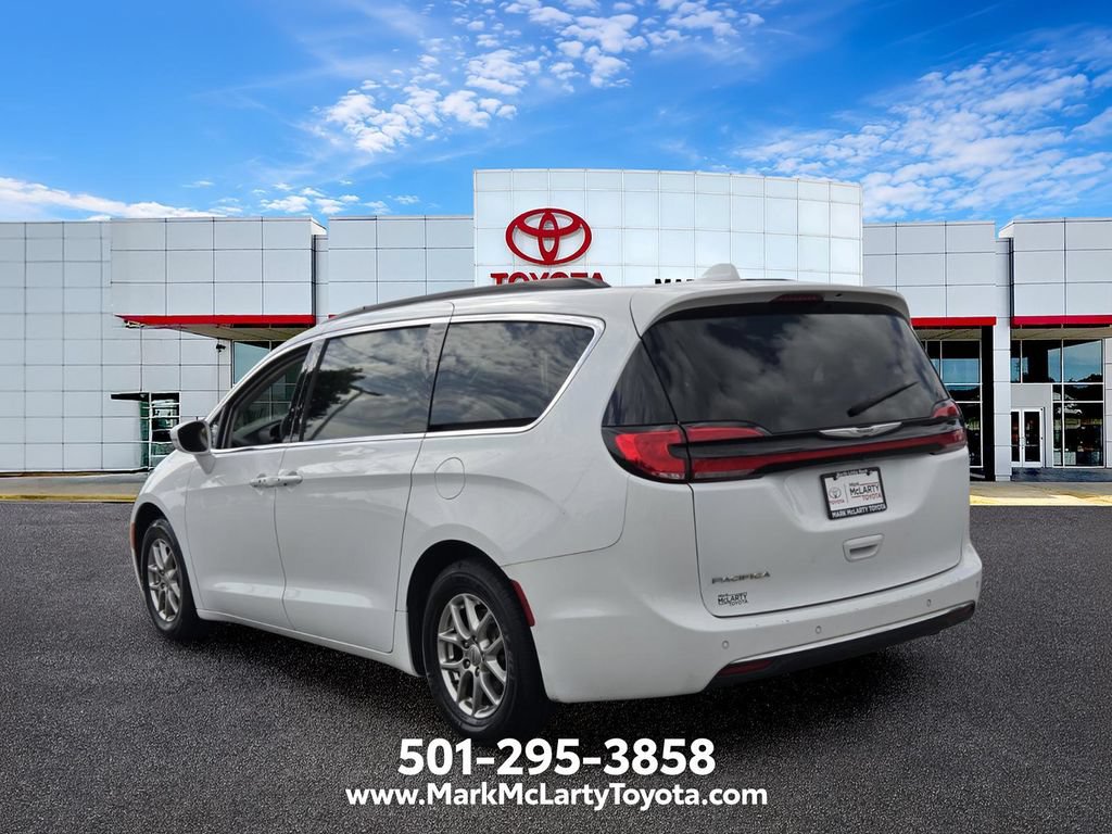 Used 2021 Chrysler Pacifica Touring FWD image 3