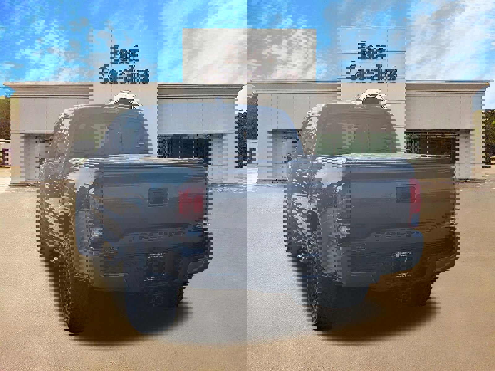 Used 2022 Toyota Tacoma SR image 5