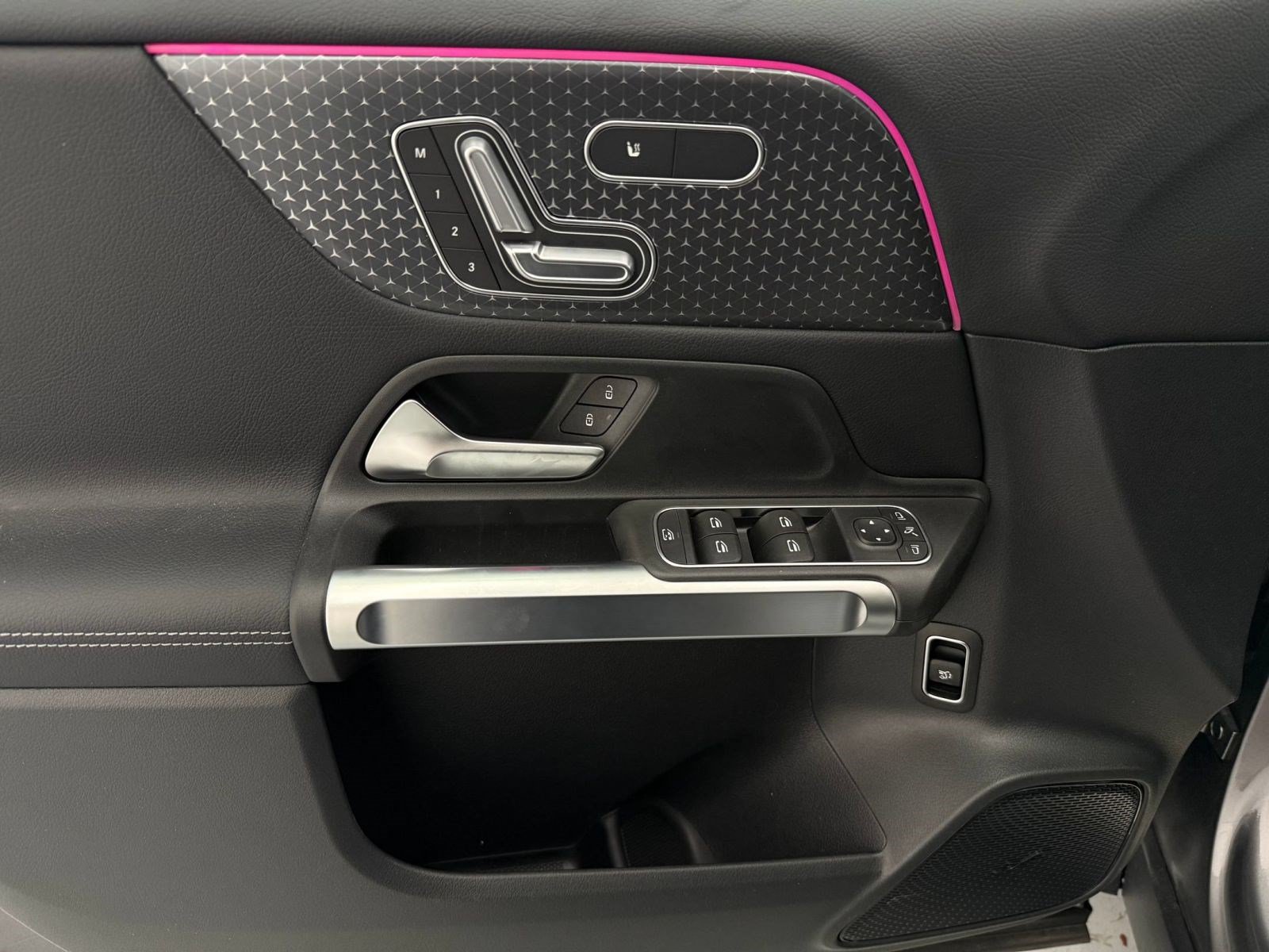 New 2026 Mercedes-Benz GLB 250 4MATIC image 11