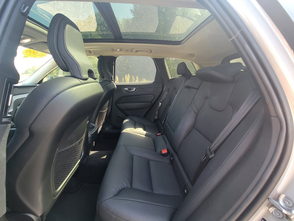 Used 2025 Volvo XC60 B5 Plus image 32