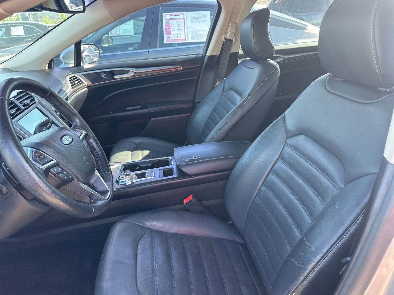 Used 2017 Ford Fusion SE w/ Fusion SE Technology Package image 7