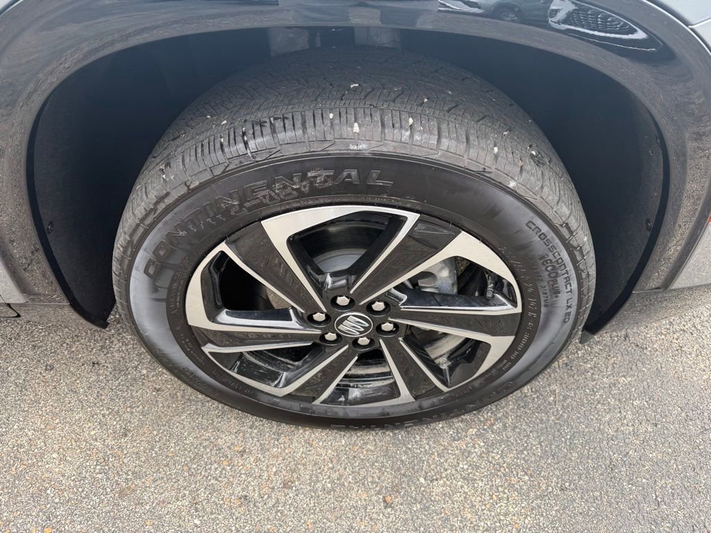 Used 2025 Buick Enclave Sport Touring w/ LPO, All-Weather Package image 10