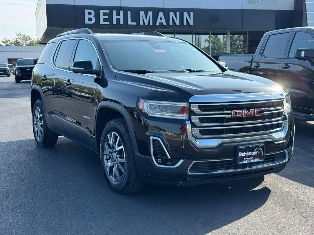 Used 2023 GMC Acadia SLT w/ Preferred Package FWD image 2