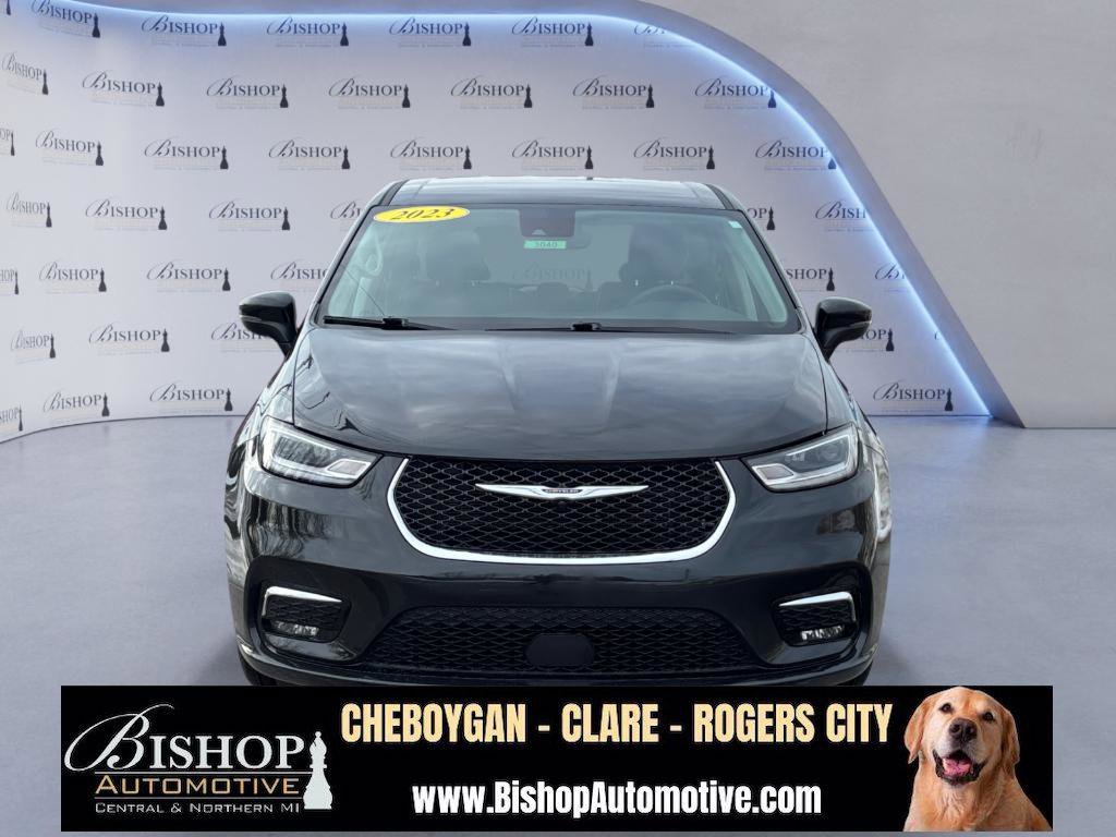 Used 2023 Chrysler Pacifica Touring-L image 22