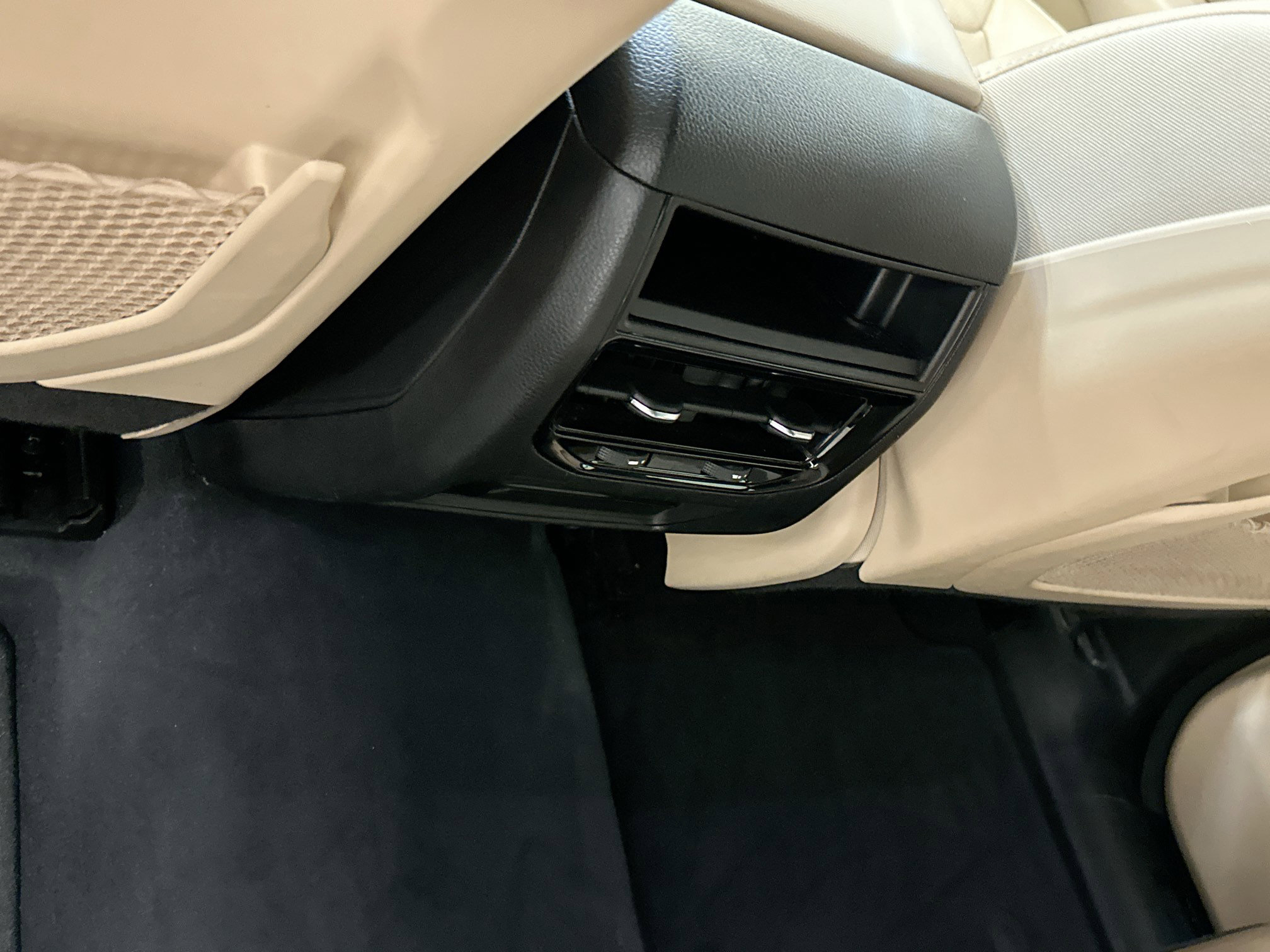 Used 2023 Jeep Grand Cherokee 4WD 4xe w/ Luxury Tech Group II image 29