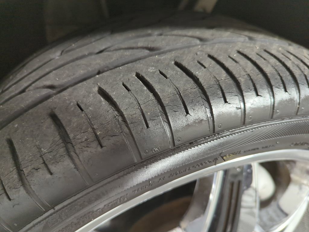 Used 2005 Ford Thunderbird 50th Anniversary image 19