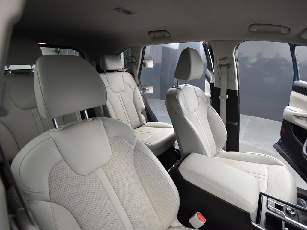 Used 2025 Kia Sorento EX image 16