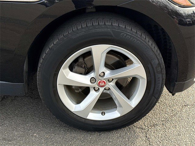 Used 2018 Jaguar F-PACE Premium image 7