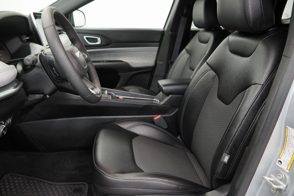 Certified 2025 Jeep Compass Latitude w/ Convenience Group image 17