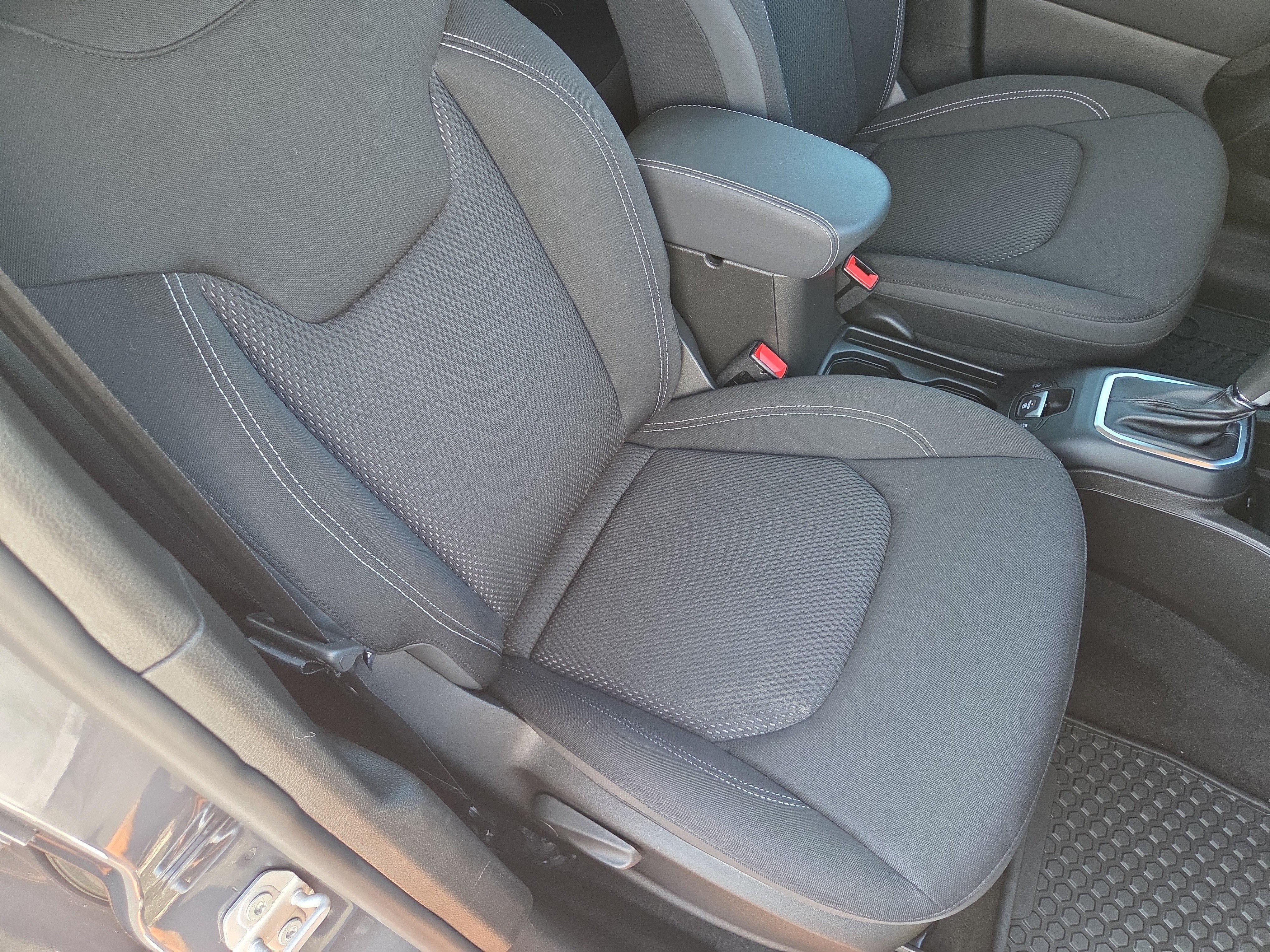 Certified 2023 Jeep Renegade Altitude AWD/4WD image 17