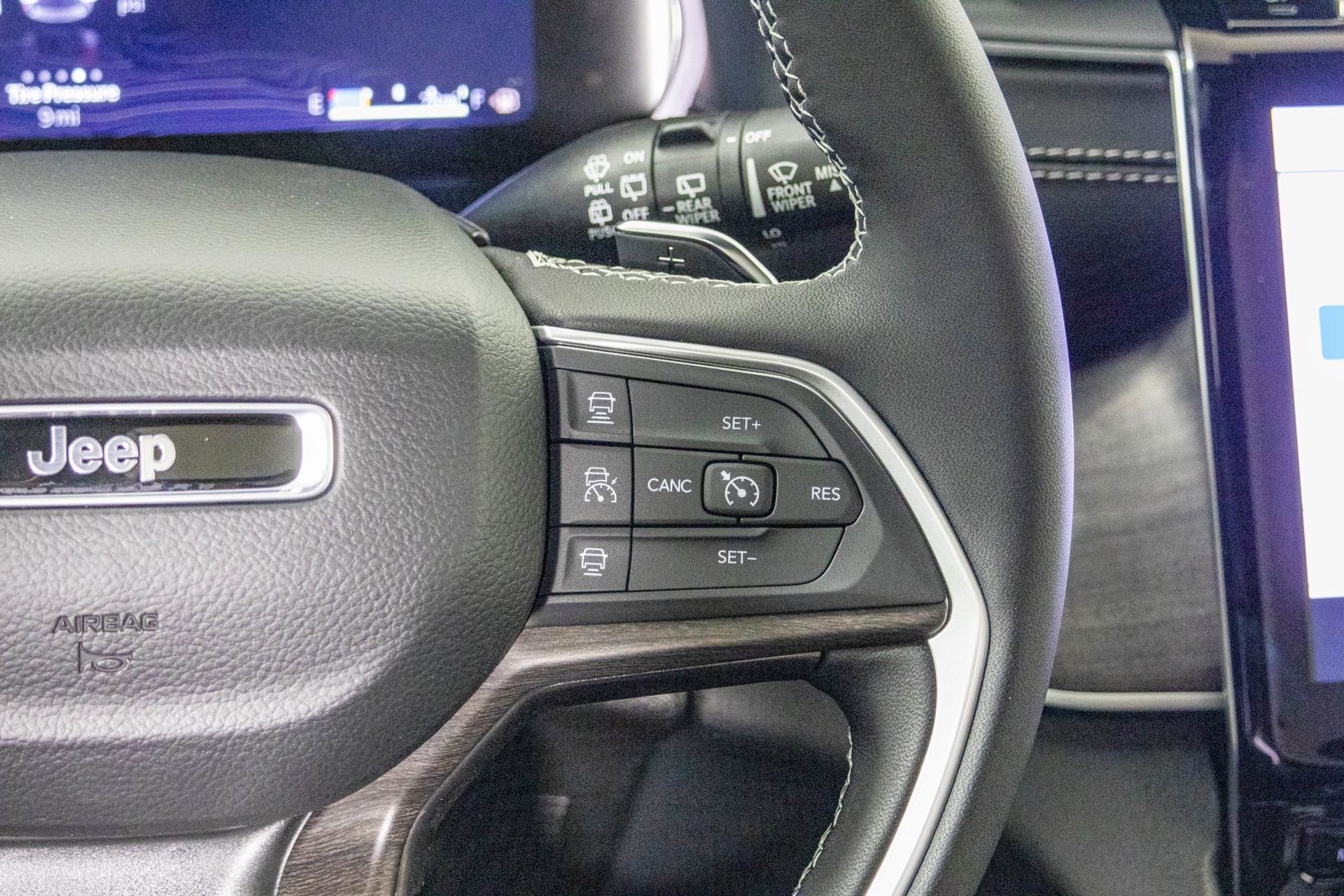 New 2025 Jeep Grand Cherokee Limited image 32